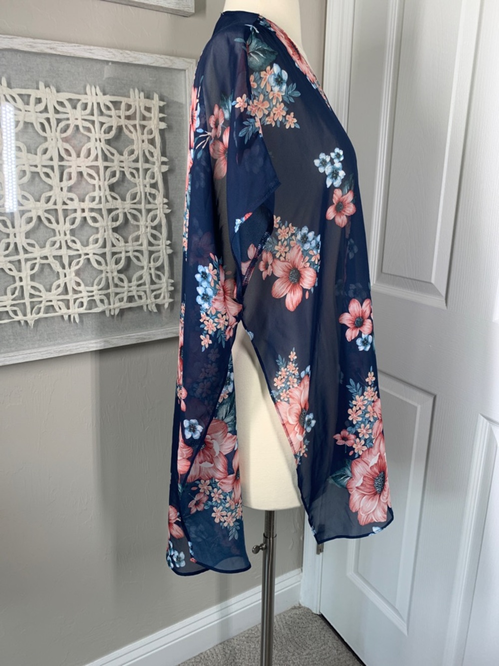 ANDTHEWHY kimono style sheer shrug navy blue with pink floral print size XS - Picture 3 of 7